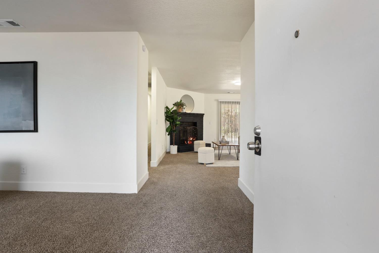 Detail Gallery Image 3 of 32 For 998 Pfister Pl, Manteca,  CA 95336 - 3 Beds | 2 Baths