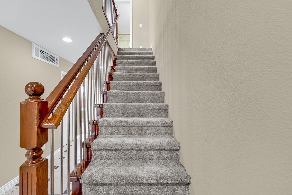 Detail Gallery Image 14 of 51 For 19539 Meekland Ave, Hayward,  CA 94541 - 3 Beds | 3 Baths