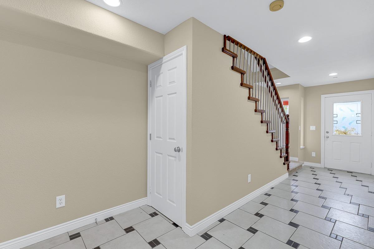 Detail Gallery Image 7 of 51 For 19539 Meekland Ave, Hayward,  CA 94541 - 3 Beds | 3 Baths