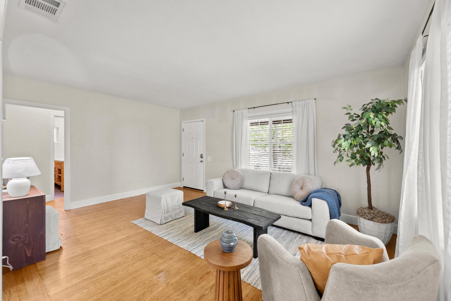 Detail Gallery Image 11 of 51 For 3914 12th Ave, Sacramento,  CA 95817 - 2 Beds | 1 Baths