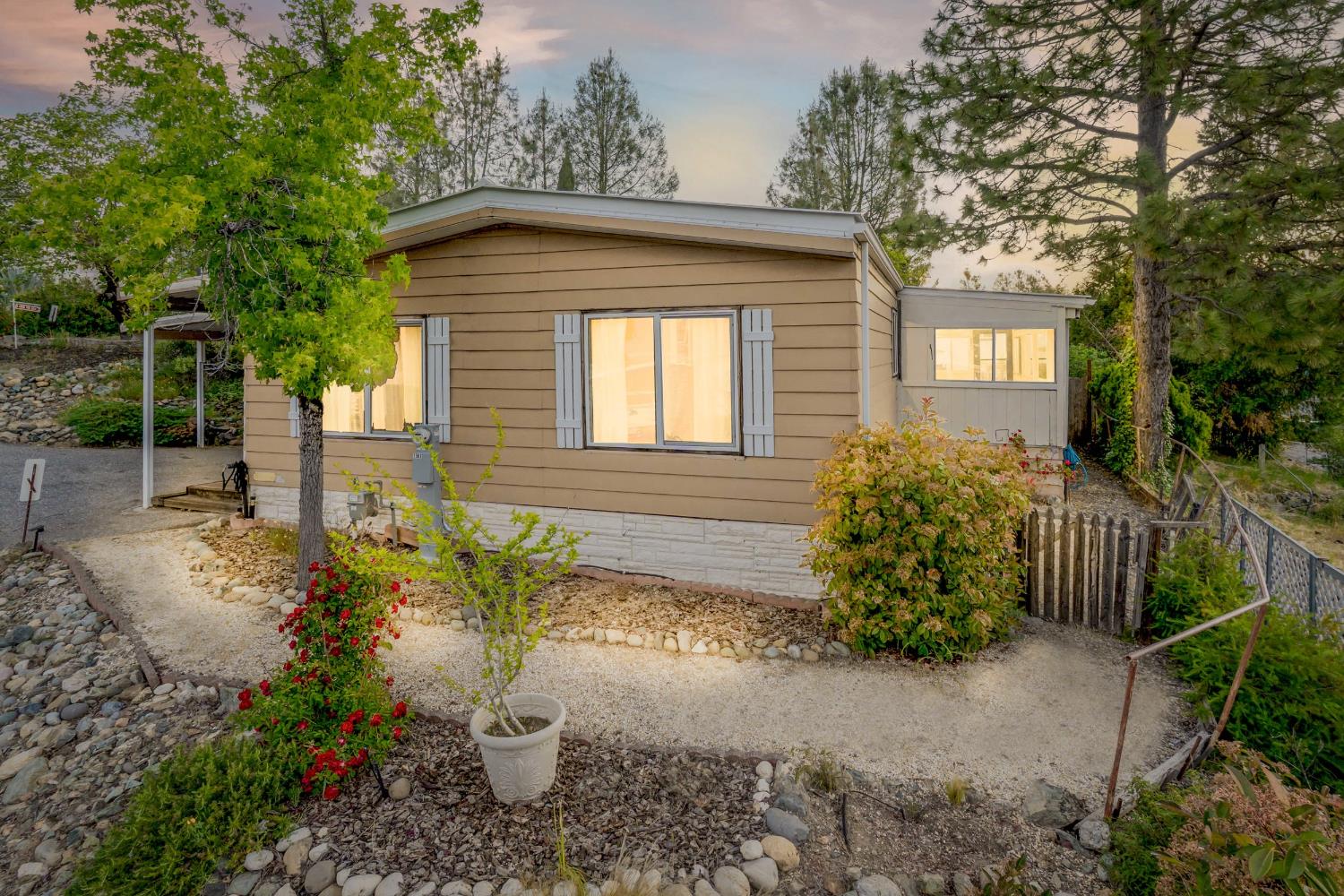 Detail Gallery Image 2 of 51 For 1567 Mulberry Dr, Grass Valley,  CA 95945 - 2 Beds | 2 Baths
