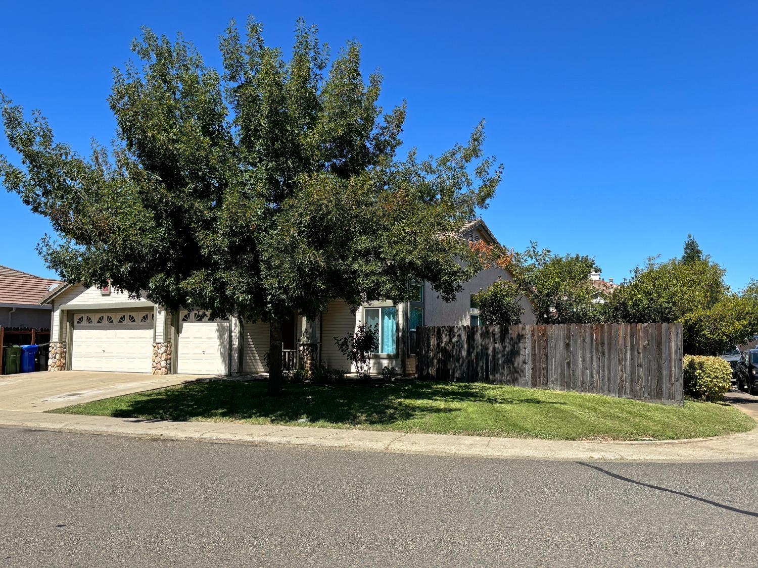 Detail Gallery Image 2 of 23 For 8949 Four Seasons Dr, Elk Grove,  CA 95624 - 4 Beds | 2 Baths