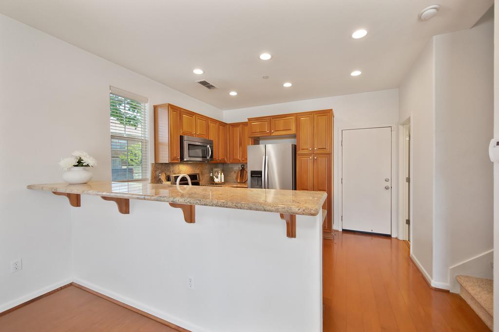 Detail Gallery Image 12 of 31 For 1301 Dante Cir, Roseville,  CA 95678 - 2 Beds | 2/1 Baths