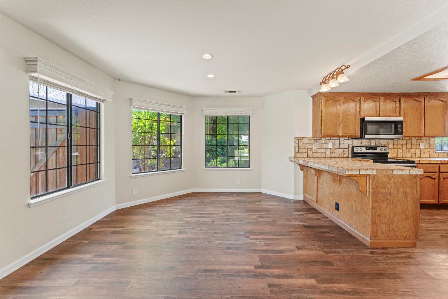 Detail Gallery Image 11 of 41 For 241 Randall Dr, Folsom,  CA 95630 - 3 Beds | 2 Baths
