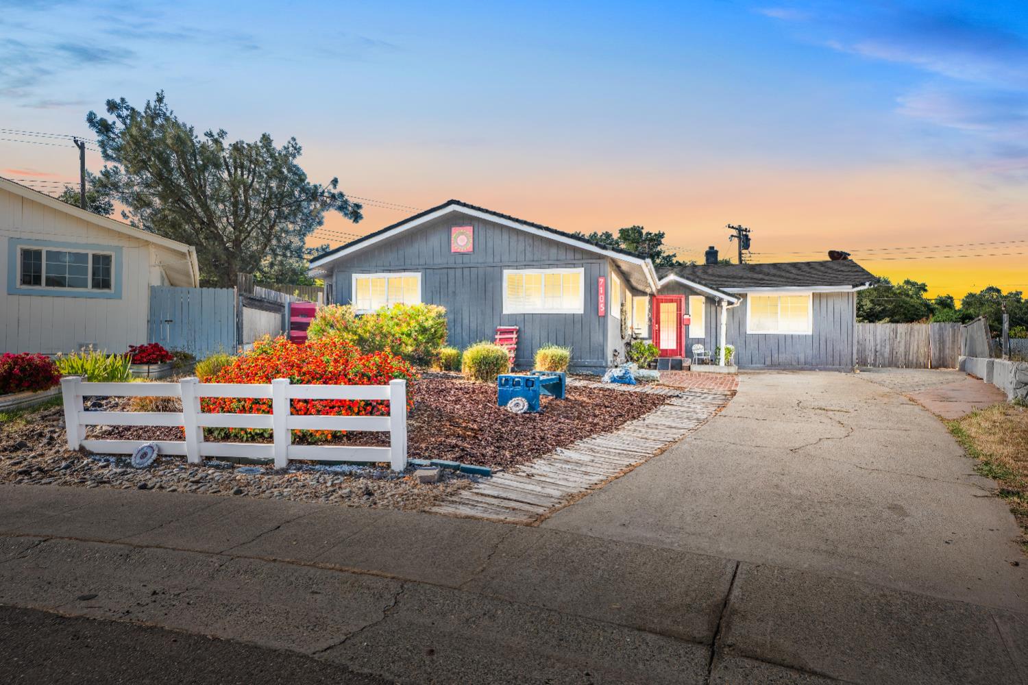 Detail Gallery Image 1 of 30 For 7105 Sweetwood Ct, Citrus Heights,  CA 95621 - 4 Beds | 2 Baths
