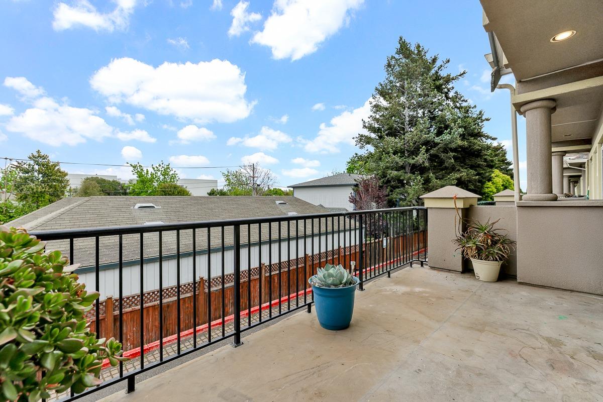 Detail Gallery Image 24 of 51 For 19539 Meekland Ave, Hayward,  CA 94541 - 3 Beds | 3 Baths