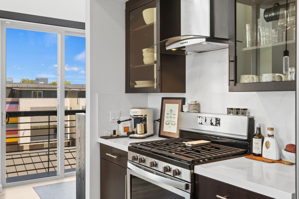 Detail Gallery Image 11 of 73 For 451 Tailoff Ln #401,  Sacramento,  CA 95818 - 2 Beds | 3 Baths