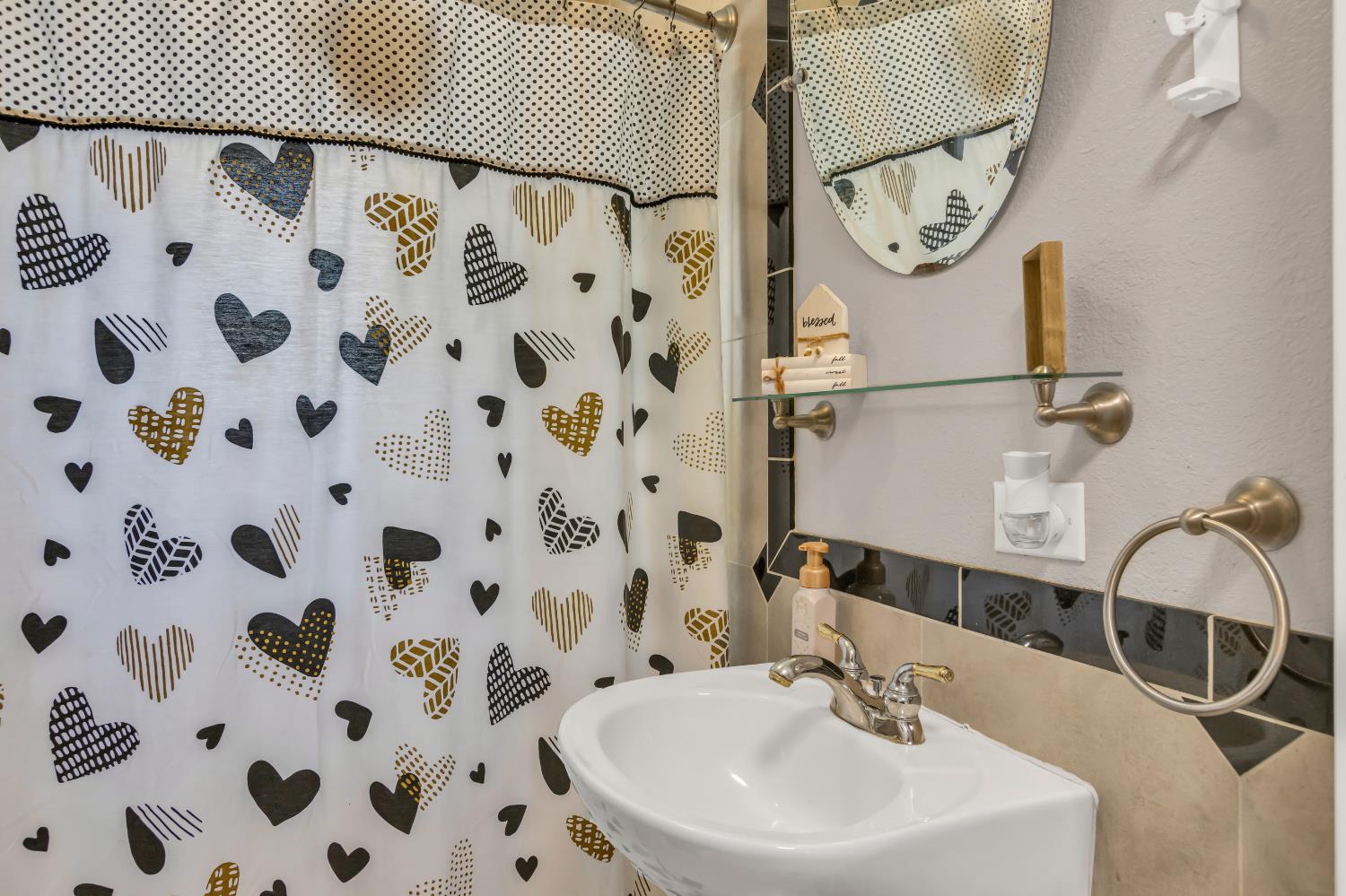 Detail Gallery Image 11 of 46 For 4345 48th St, Sacramento,  CA 95820 - 3 Beds | 2 Baths