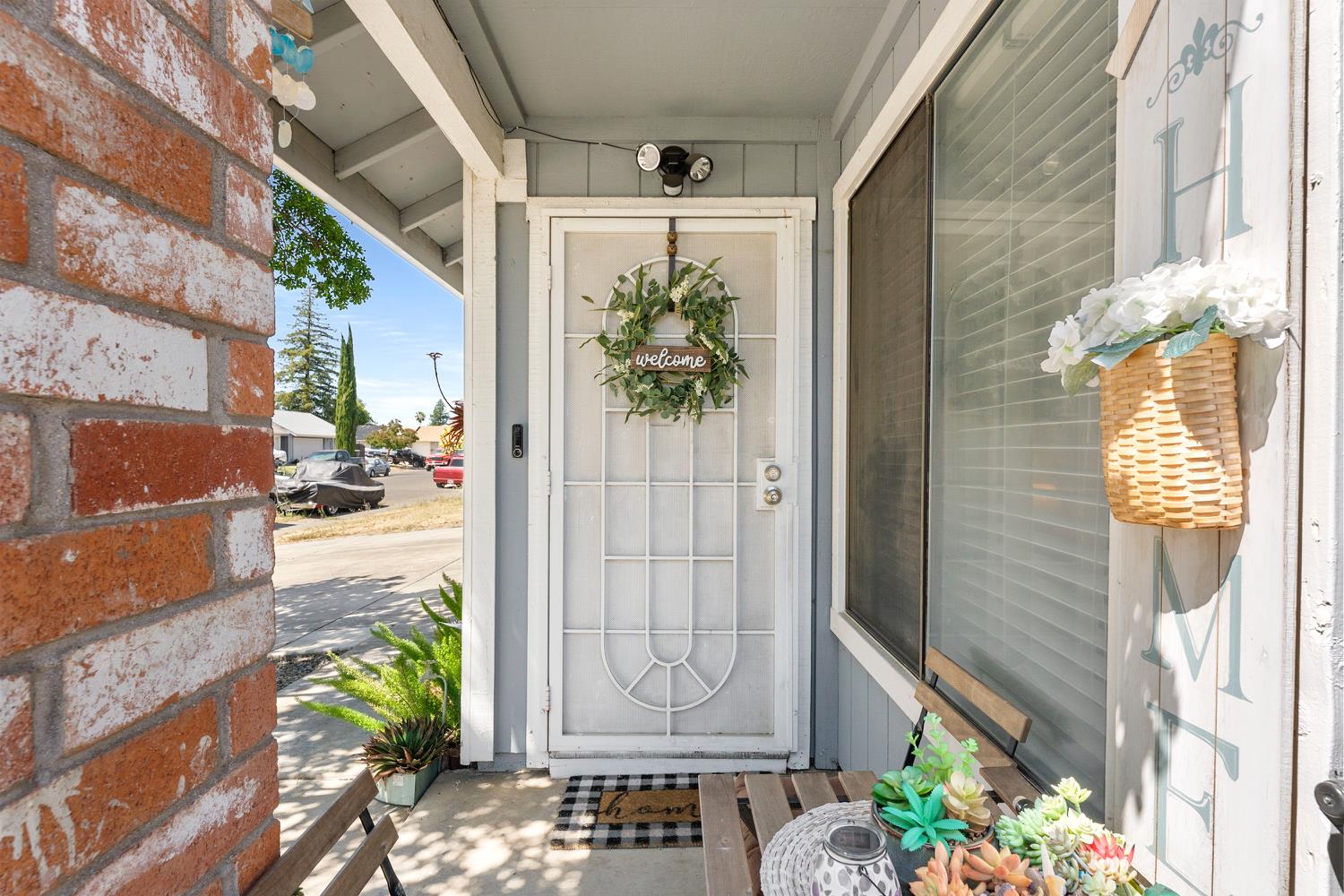 Detail Gallery Image 7 of 47 For 7679 Lakewood Park Dr, Sacramento,  CA 95828 - 2 Beds | 2 Baths