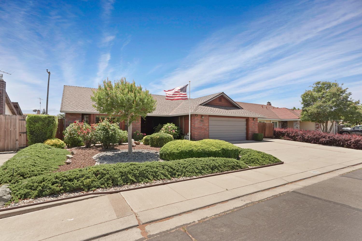 Detail Gallery Image 5 of 45 For 1268 Pheasant Hollow Way, Manteca,  CA 95336 - 3 Beds | 2 Baths