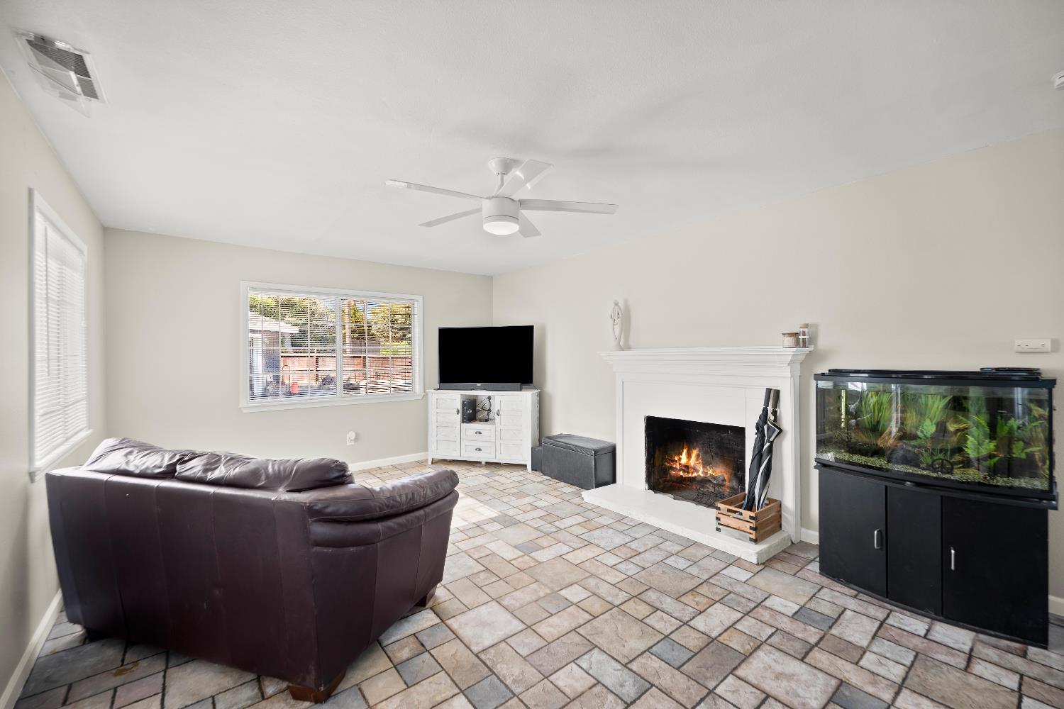 Detail Gallery Image 11 of 30 For 7105 Sweetwood Ct, Citrus Heights,  CA 95621 - 4 Beds | 2 Baths