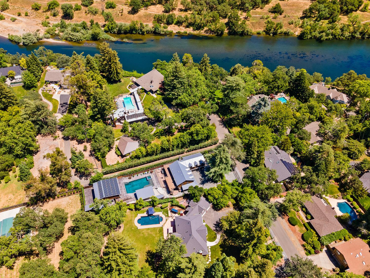 Detail Gallery Image 69 of 85 For 6809 Stanley Ave, Carmichael,  CA 95608 - 5 Beds | 4 Baths