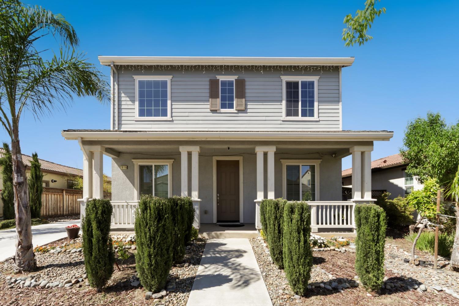 Detail Gallery Image 4 of 45 For 2015 Davis St, Woodland,  CA 95776 - 5 Beds | 3 Baths