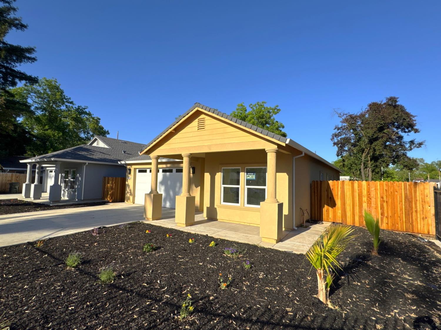Detail Gallery Image 2 of 37 For 4825 36th St, Sacramento,  CA 95820 - 3 Beds | 2 Baths