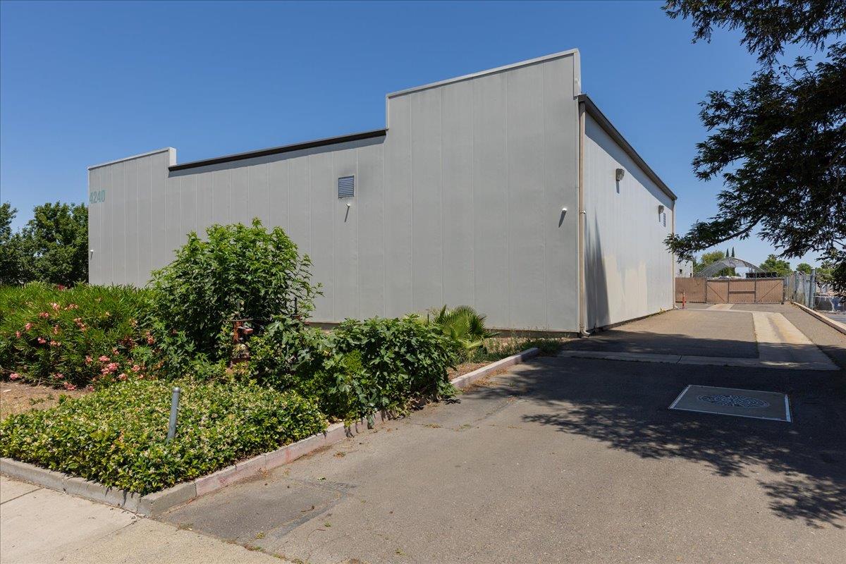 Detail Gallery Image 4 of 78 For 4240 Pell Dr, Sacramento,  CA 95838 - – Beds | – Baths