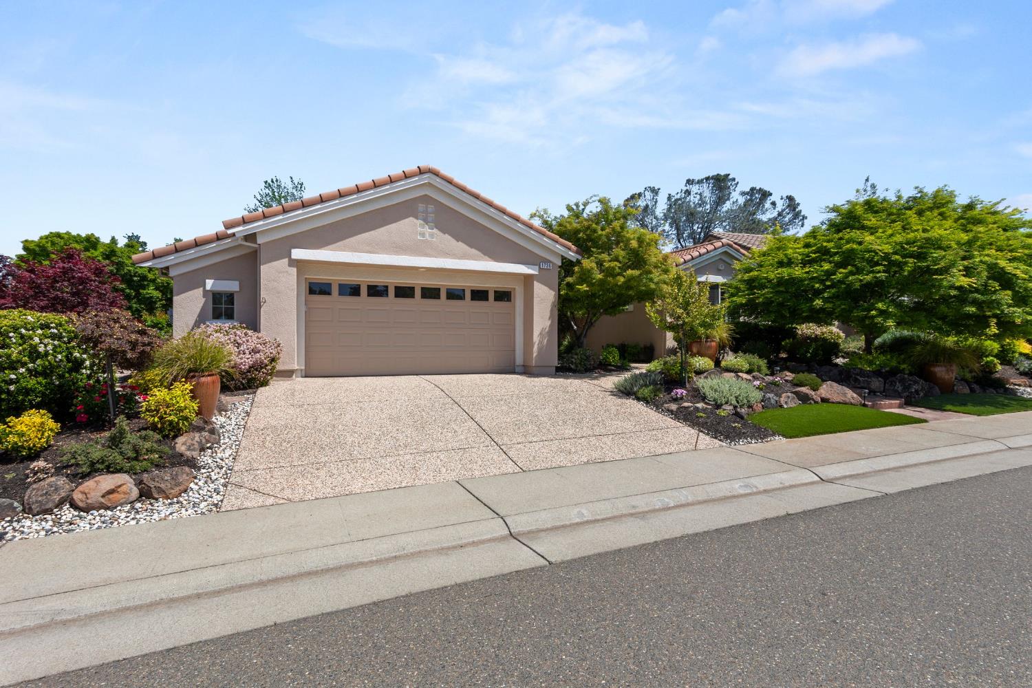 Detail Gallery Image 2 of 55 For 1736 Stone House Ln, Lincoln,  CA 95648 - 2 Beds | 2 Baths