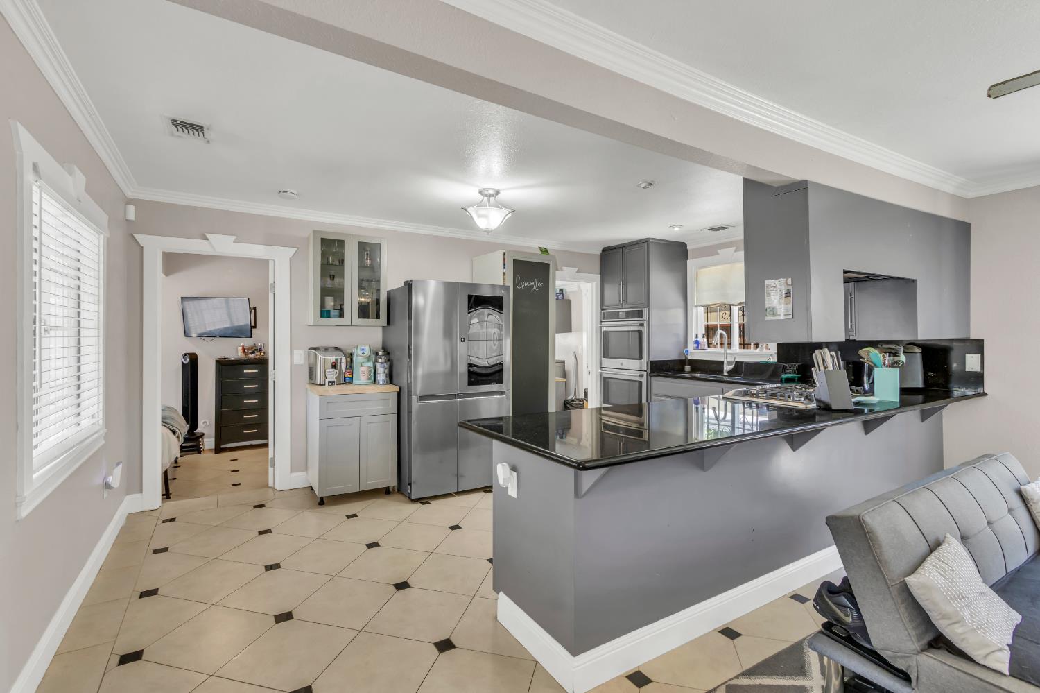 Detail Gallery Image 18 of 46 For 4345 48th St, Sacramento,  CA 95820 - 3 Beds | 2 Baths