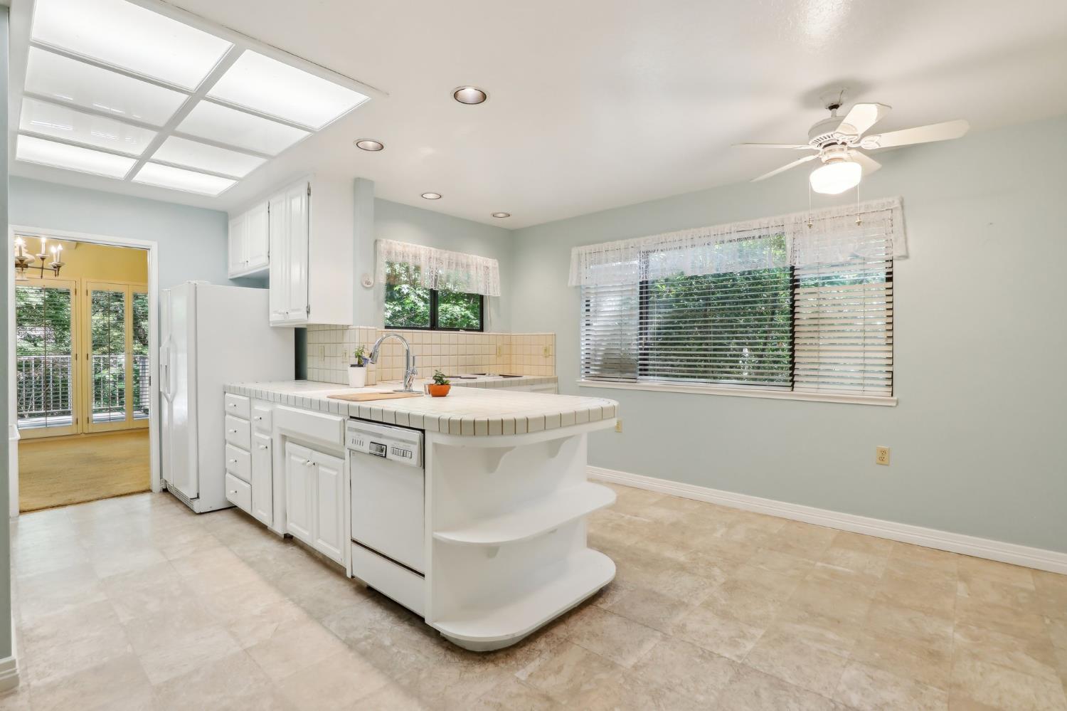 Detail Gallery Image 12 of 47 For 84 Riverknoll Pl, Carmichael,  CA 95608 - 2 Beds | 2/1 Baths