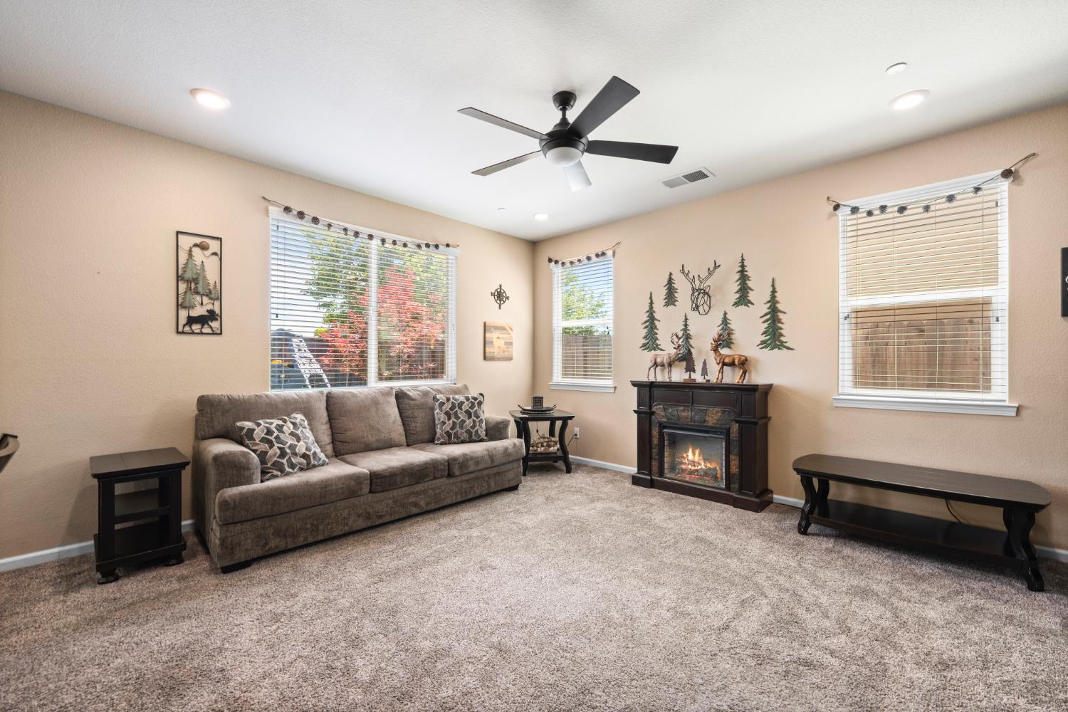 Detail Gallery Image 11 of 44 For 4811 Copper Sunset Way, Rancho Cordova,  CA 95742 - 5 Beds | 3 Baths