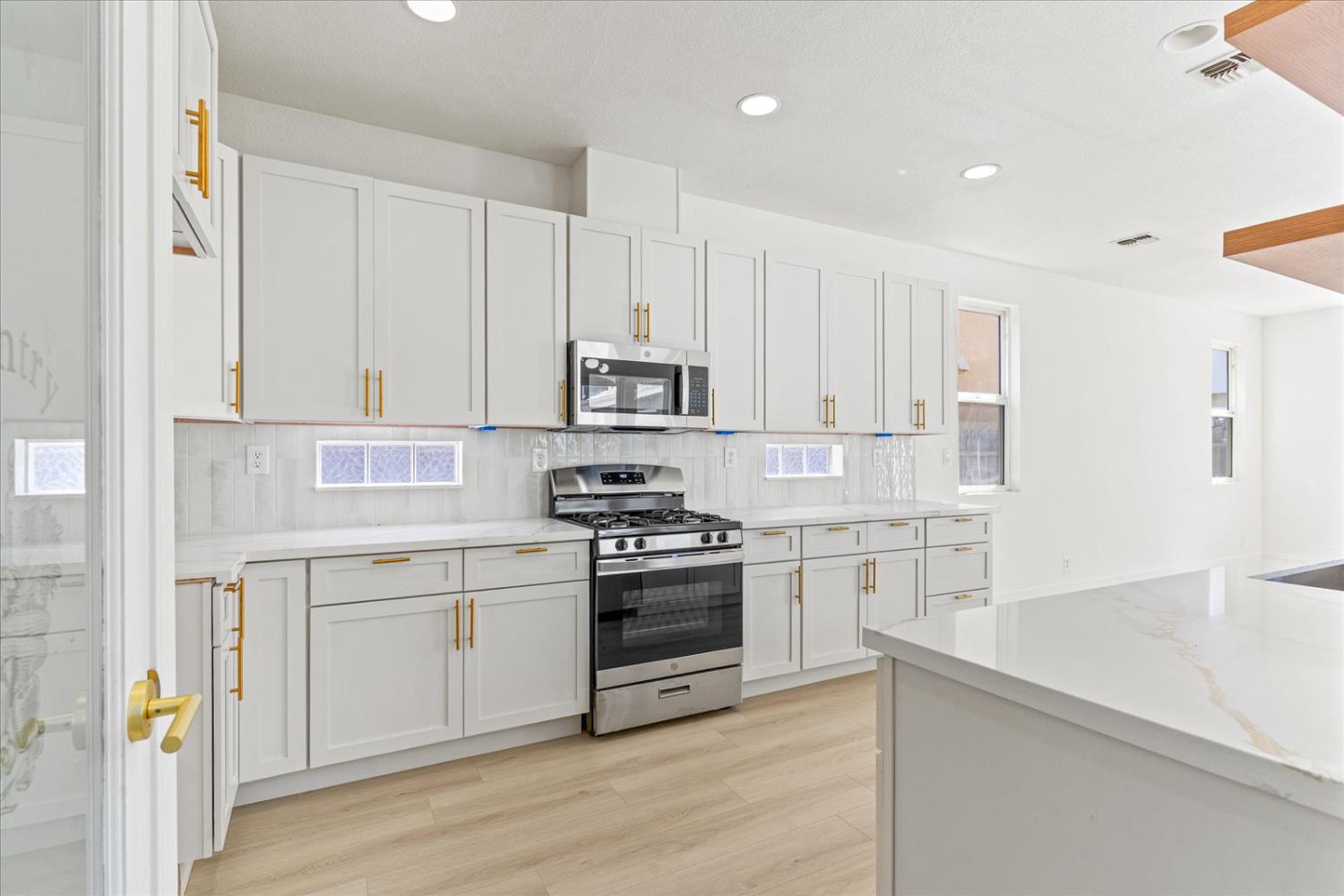 Detail Gallery Image 25 of 63 For 156 Bristol Way, Yuba City,  CA 95993 - 5 Beds | 2/1 Baths
