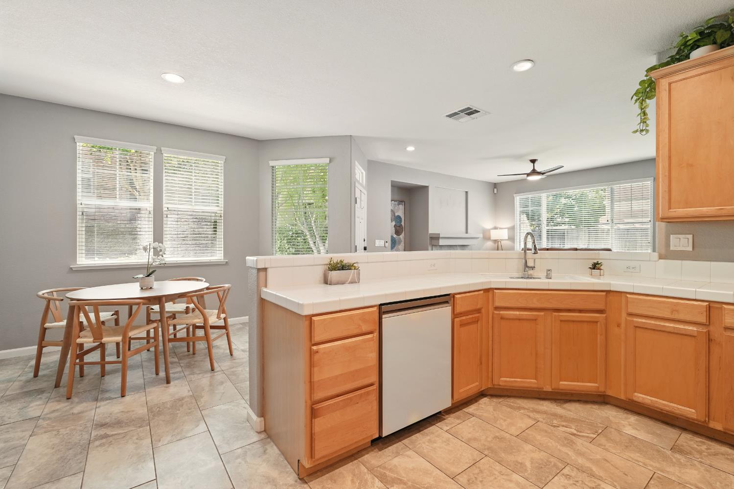 Detail Gallery Image 17 of 34 For 1600 Kentucky Way, Rocklin,  CA 95765 - 2 Beds | 2/1 Baths