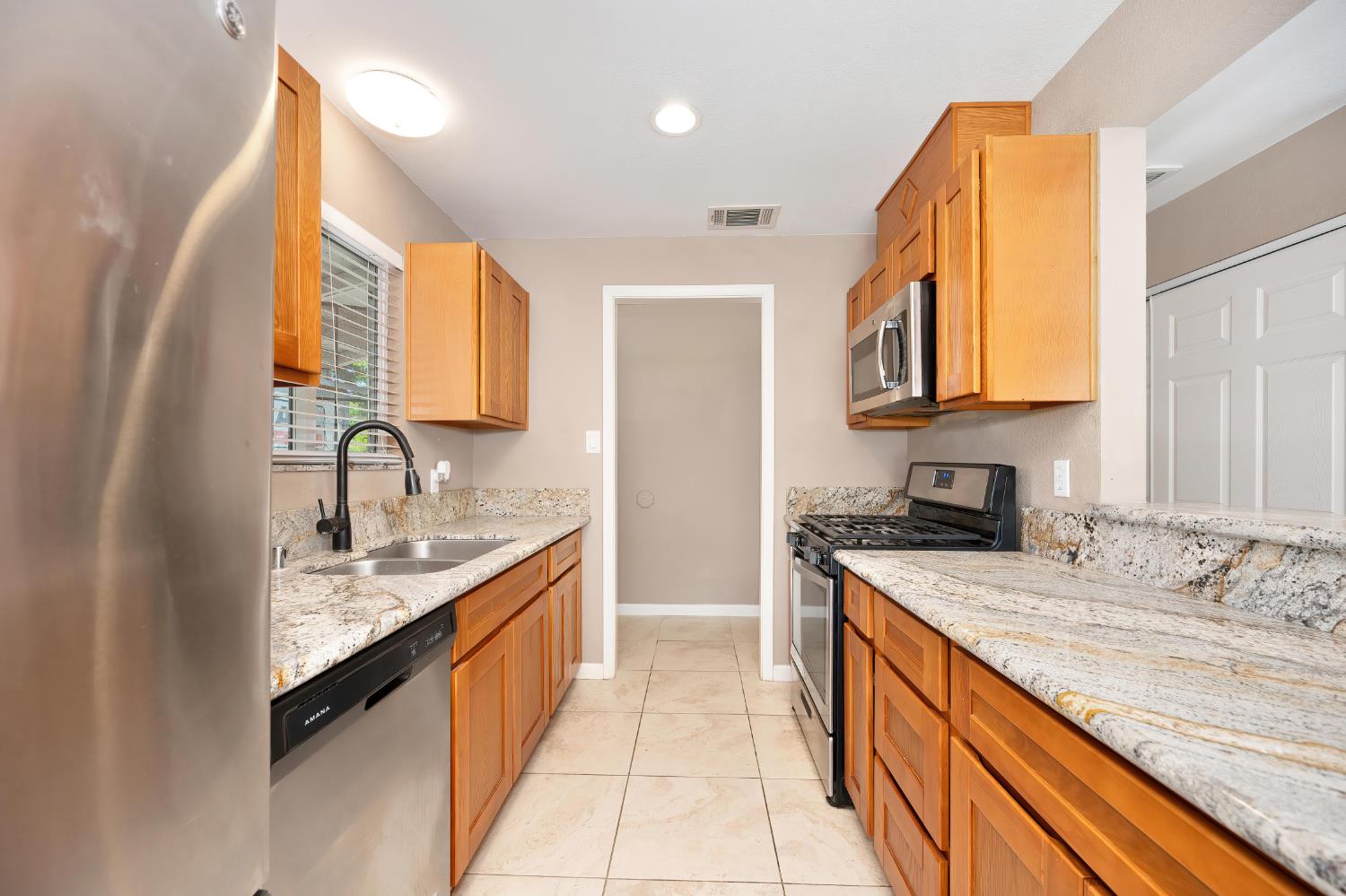 Detail Gallery Image 13 of 39 For 5732 Dewey Drive, Fair Oaks,  CA 95628 - 3 Beds | 1 Baths