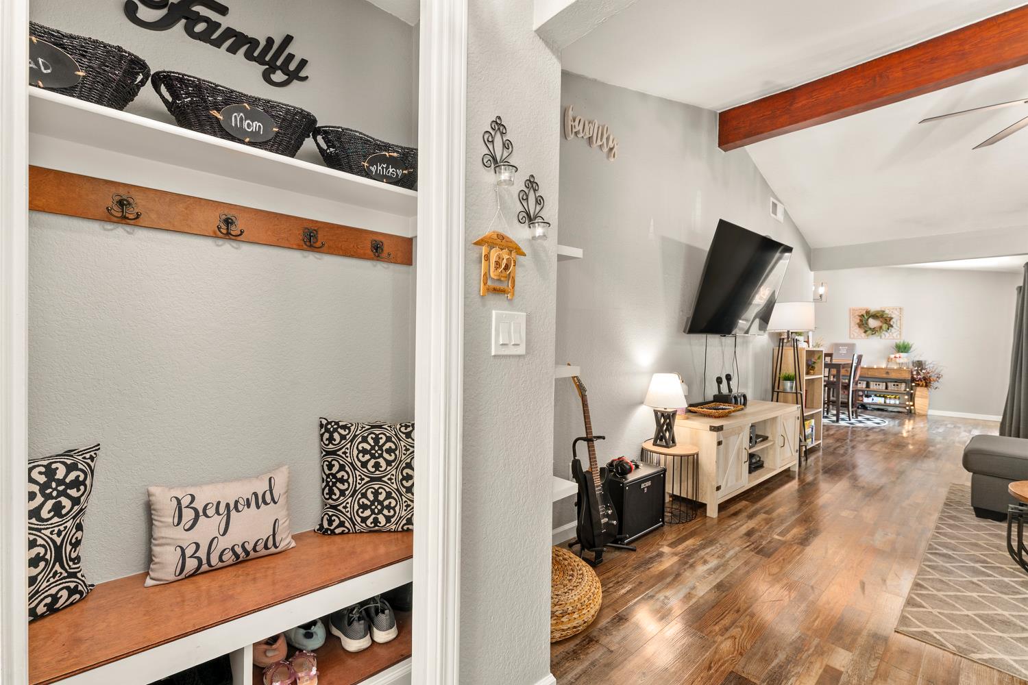 Detail Gallery Image 9 of 47 For 7679 Lakewood Park Dr, Sacramento,  CA 95828 - 2 Beds | 2 Baths