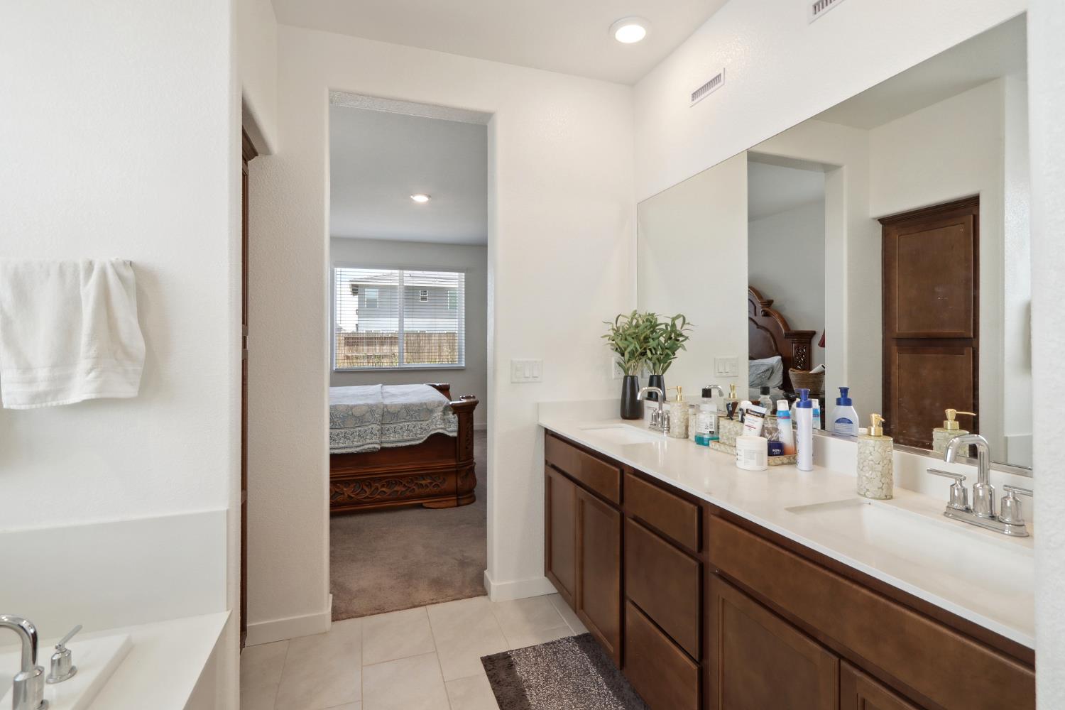 Detail Gallery Image 23 of 37 For 8628 Lakha Cir, Sacramento,  CA 95828 - 4 Beds | 2 Baths