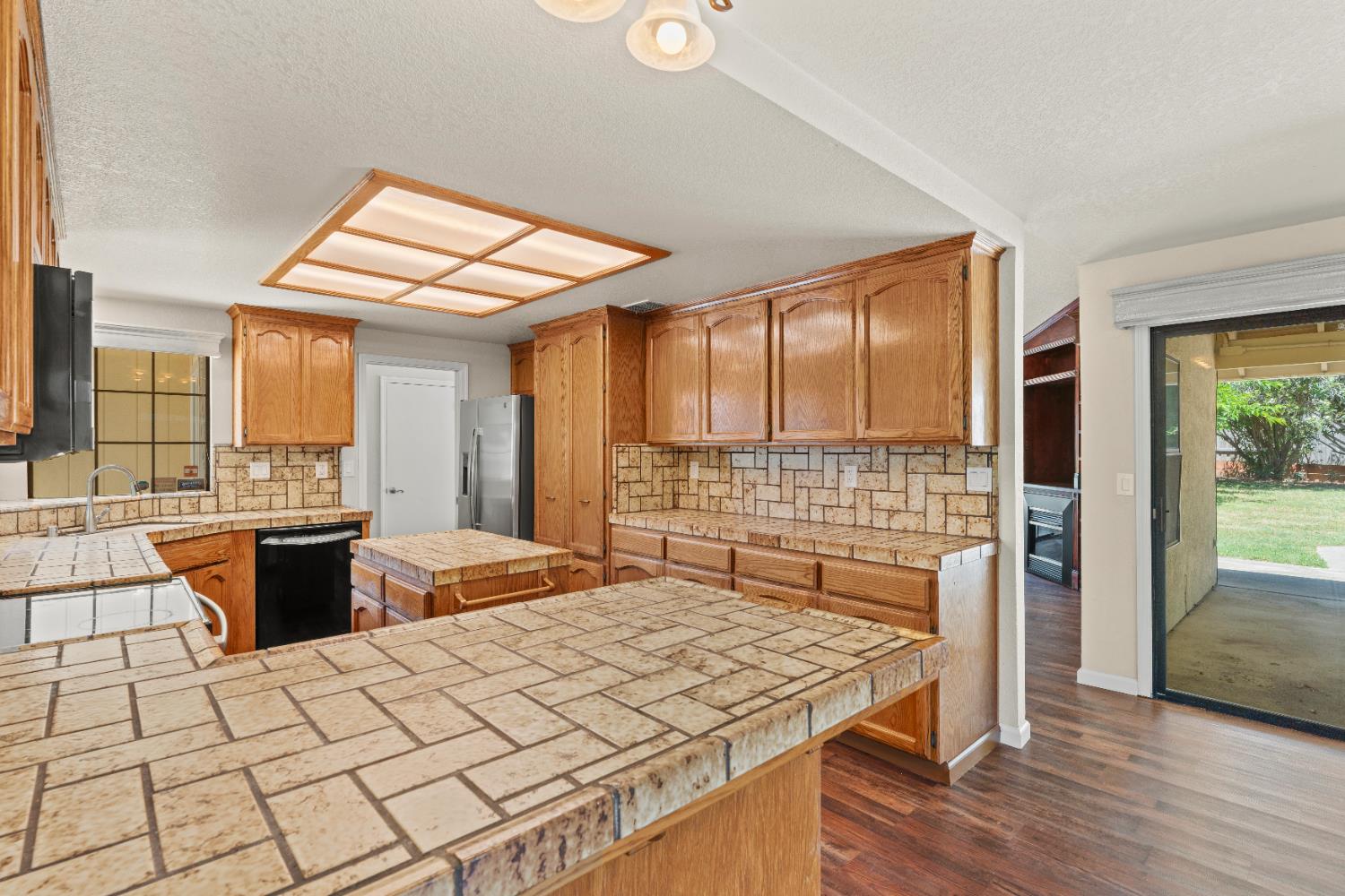 Detail Gallery Image 13 of 41 For 241 Randall Dr, Folsom,  CA 95630 - 3 Beds | 2 Baths