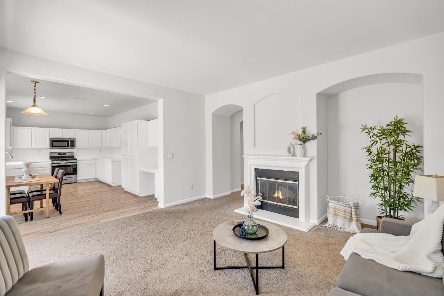 Detail Gallery Image 1 of 39 For 5342 Alvoca Way, Sacramento,  CA 95835 - 5 Beds | 3 Baths