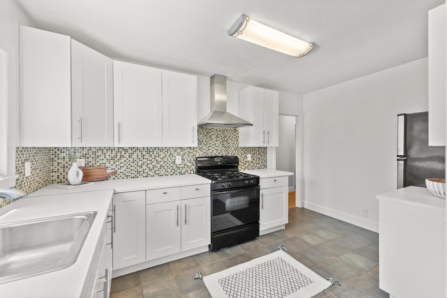 Detail Gallery Image 16 of 51 For 3914 12th Ave, Sacramento,  CA 95817 - 2 Beds | 1 Baths
