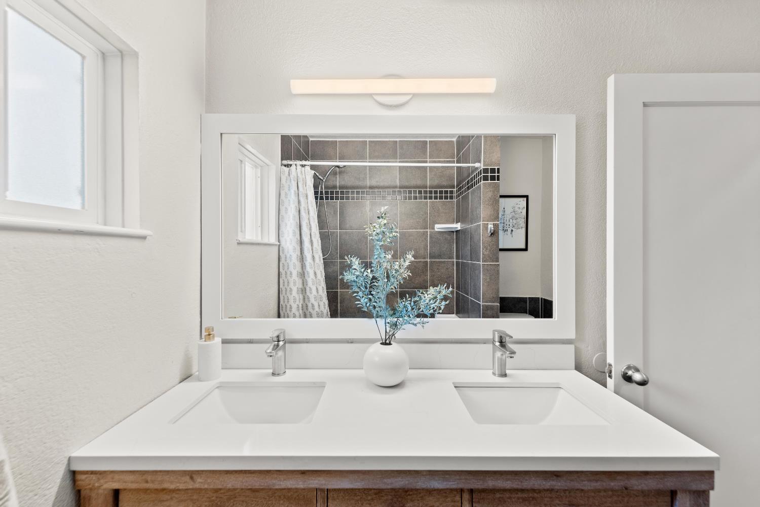 Detail Gallery Image 25 of 51 For 3914 12th Ave, Sacramento,  CA 95817 - 2 Beds | 1 Baths