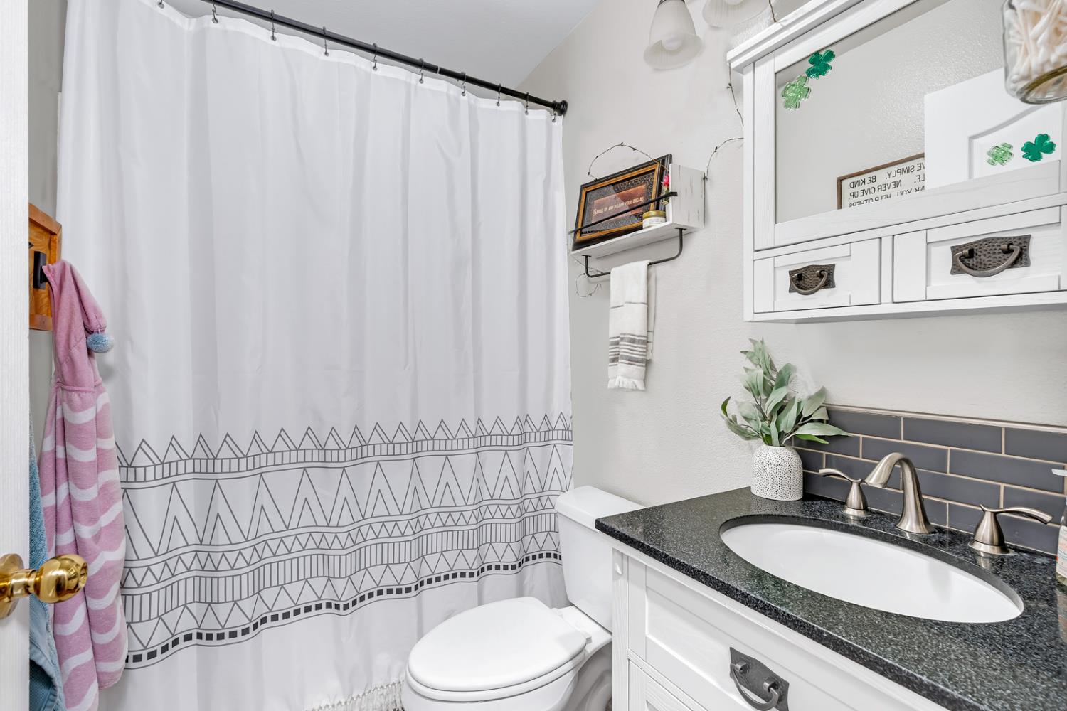 Detail Gallery Image 25 of 47 For 2200 Hanson Ave, Clovis,  CA 93611 - 3 Beds | 2 Baths