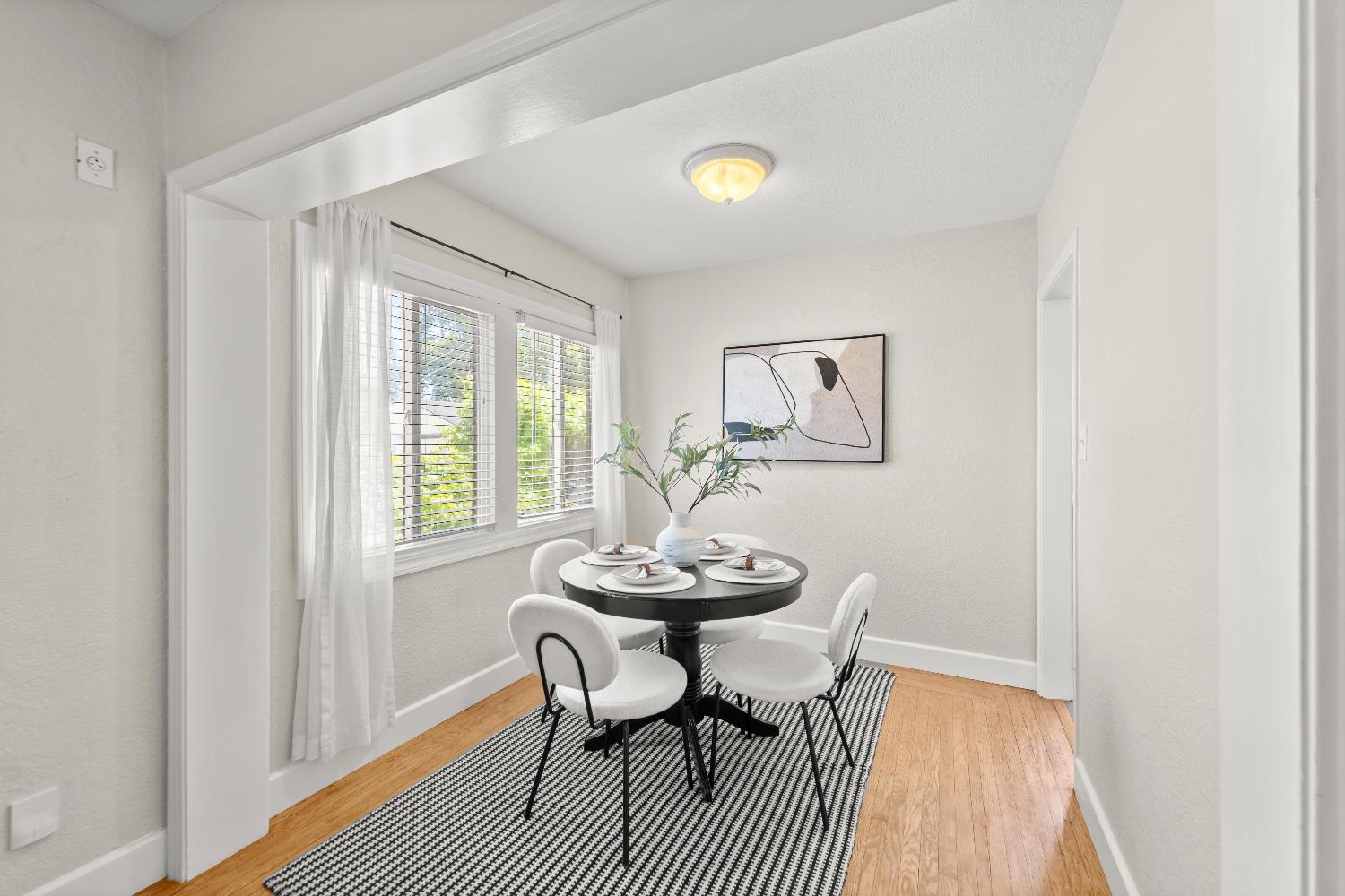 Detail Gallery Image 12 of 51 For 3914 12th Ave, Sacramento,  CA 95817 - 2 Beds | 1 Baths
