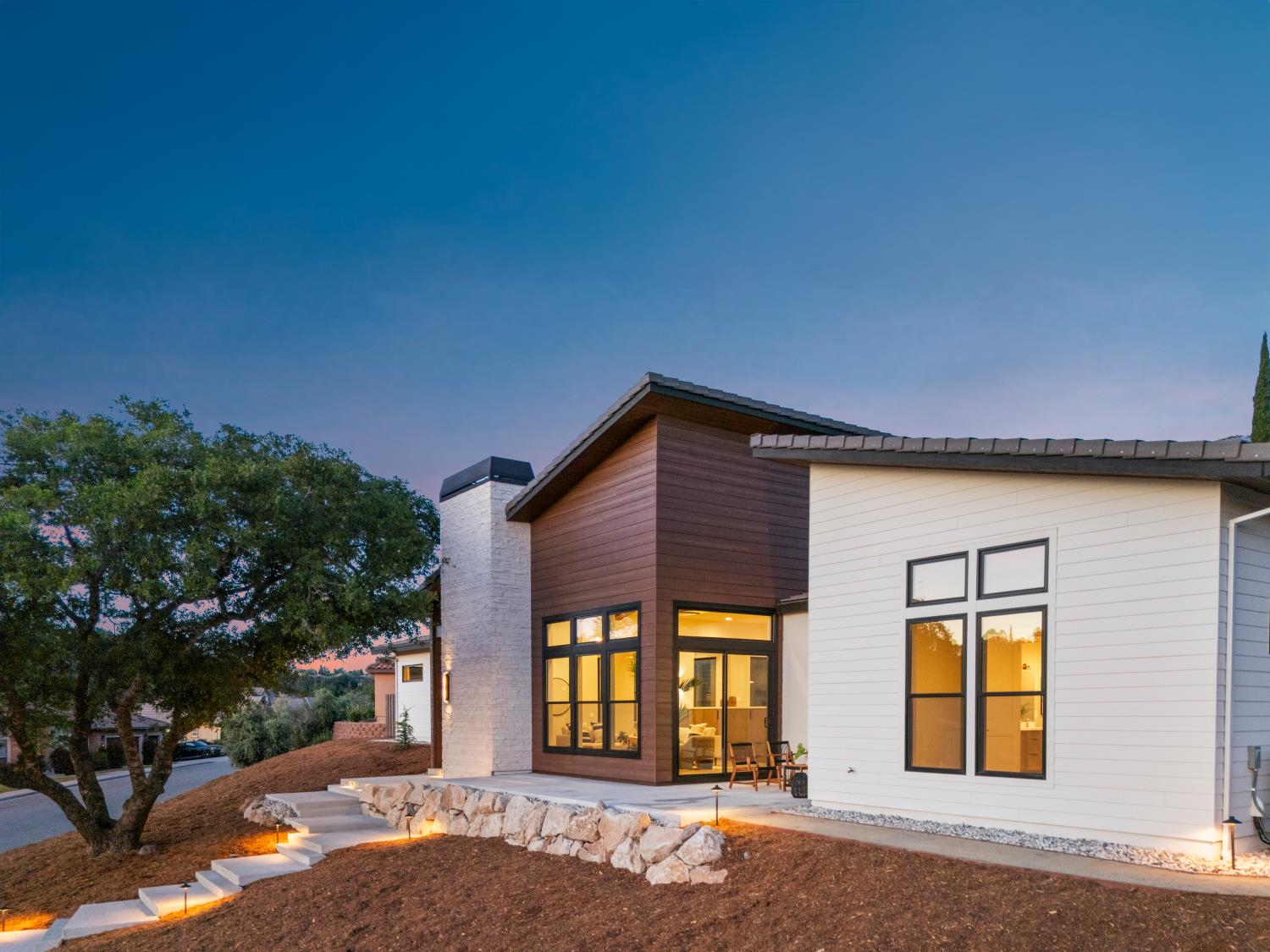 Detail Gallery Image 1 of 39 For 1700 Ridgeview Cir, Auburn,  CA 95603 - 4 Beds | 3/1 Baths