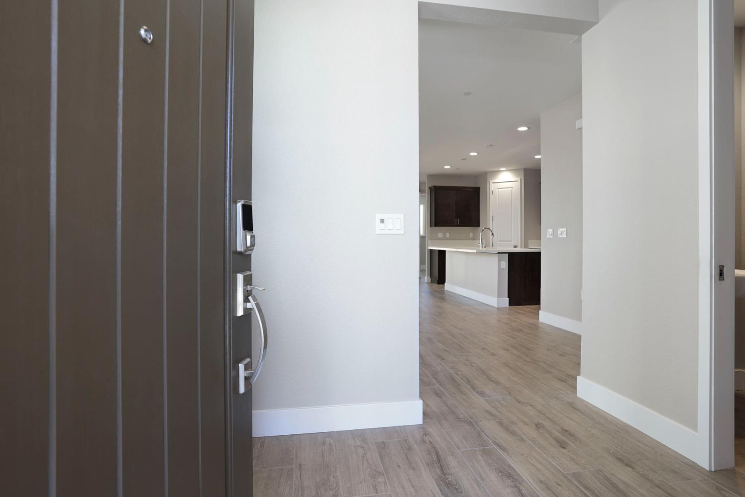 Detail Gallery Image 3 of 34 For 2176 Enchantment Dr, Manteca,  CA 95337 - 3 Beds | 2/1 Baths
