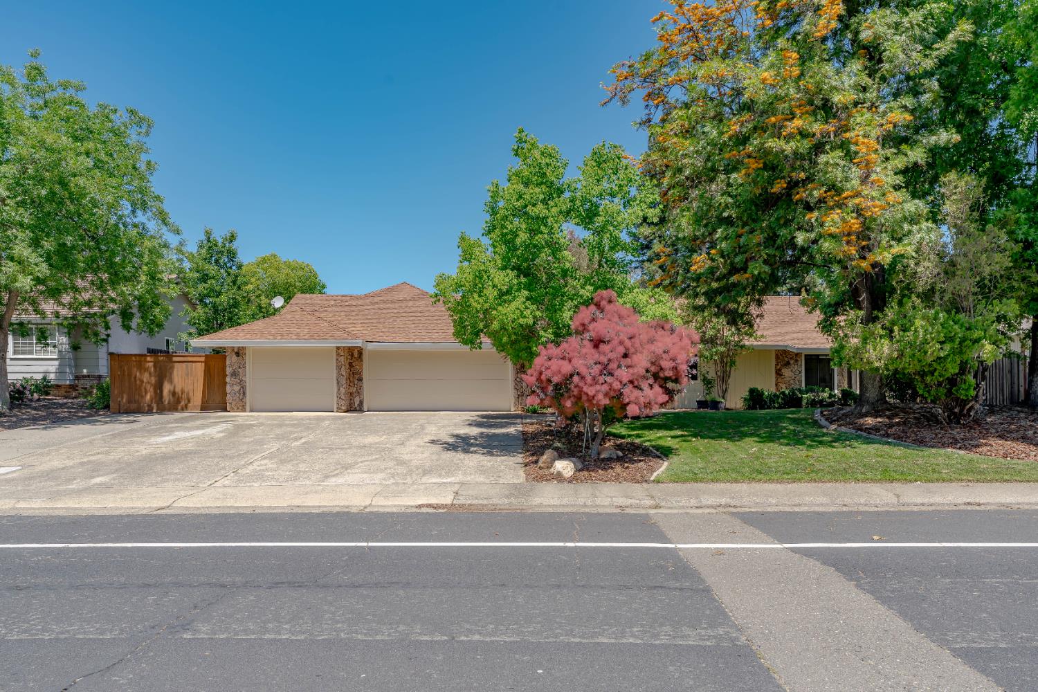 Detail Gallery Image 3 of 41 For 241 Randall Dr, Folsom,  CA 95630 - 3 Beds | 2 Baths