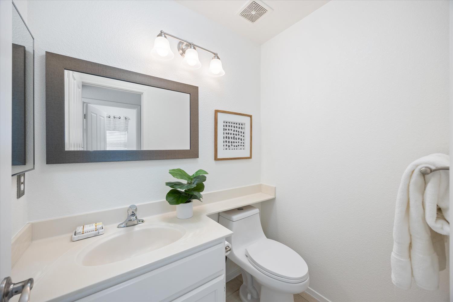 Detail Gallery Image 21 of 40 For 2929 Turnbuckle Cir, Elk Grove,  CA 95758 - 4 Beds | 2/1 Baths