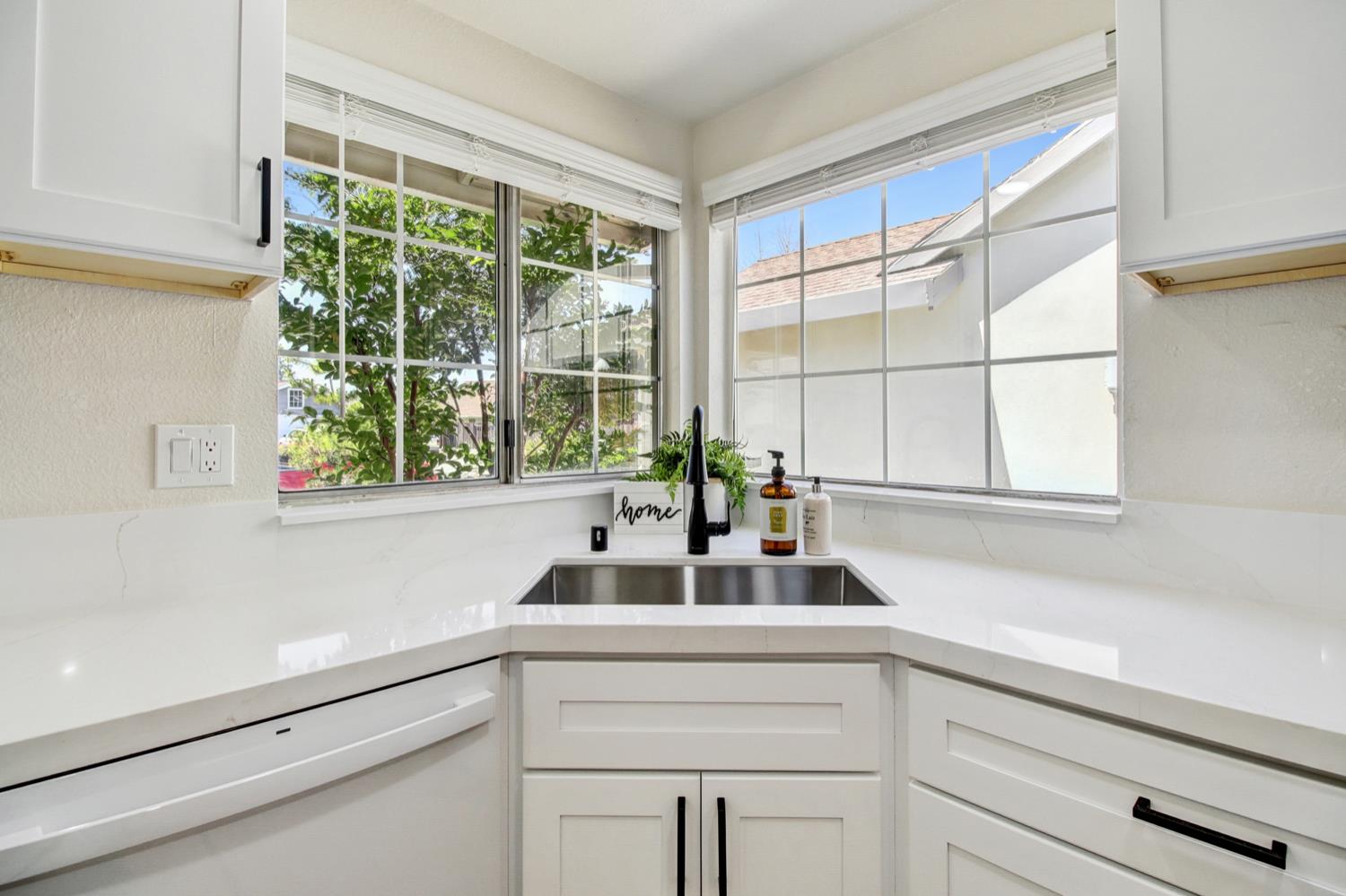 Detail Gallery Image 21 of 43 For 8135 Traver Ct, Sacramento,  CA 95828 - 3 Beds | 2 Baths