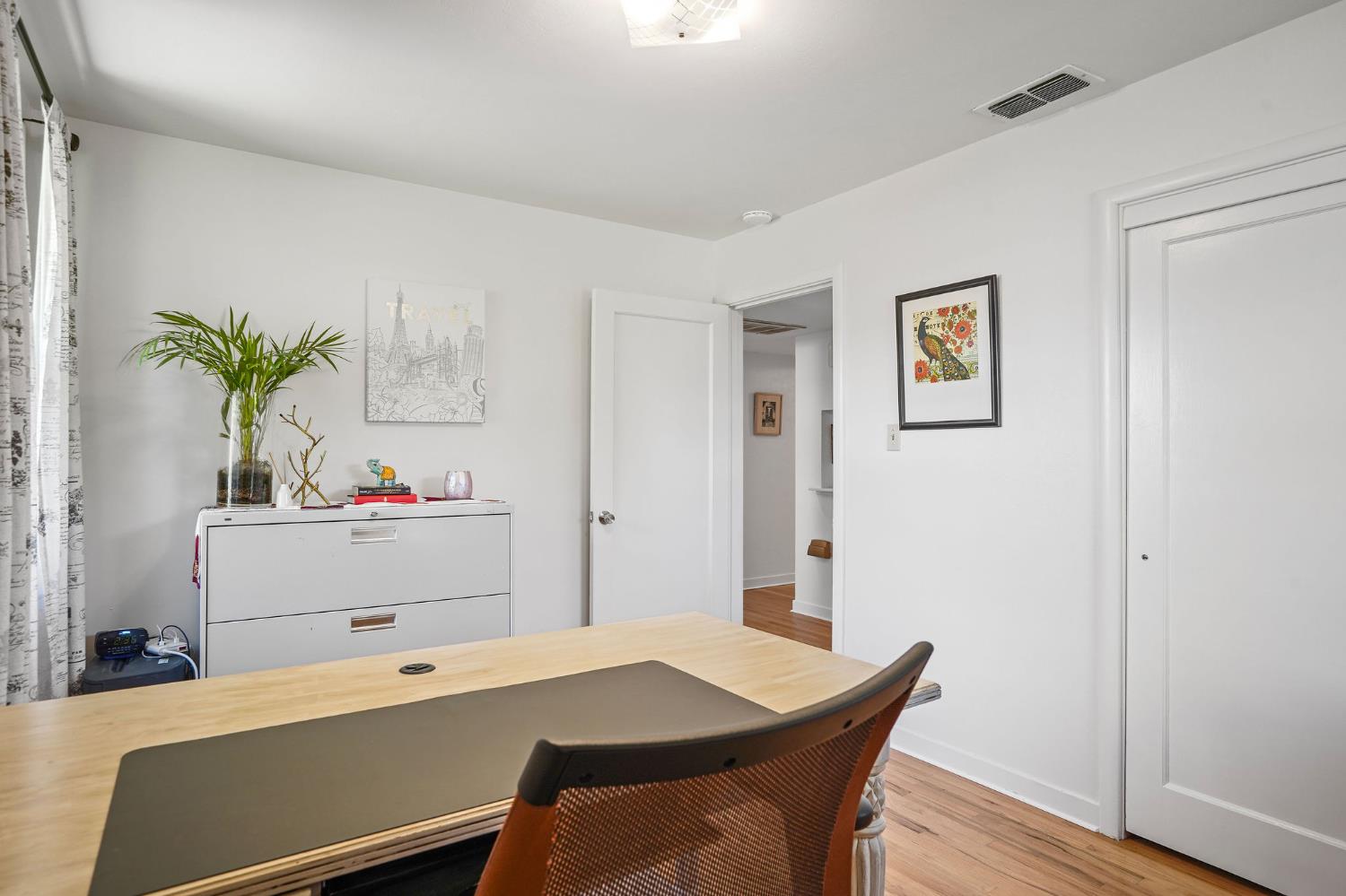 Detail Gallery Image 19 of 28 For 2110 Cascade Rd, Sacramento,  CA 95864 - 3 Beds | 2 Baths