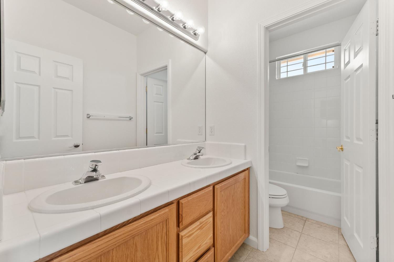 Detail Gallery Image 31 of 53 For 1889 Broadford Dr, Folsom,  CA 95630 - 4 Beds | 3 Baths