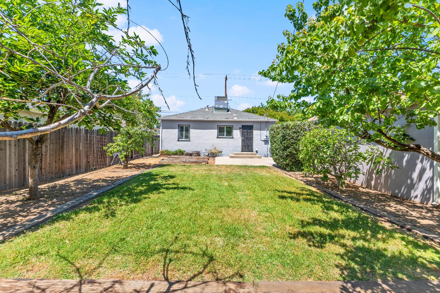 Detail Gallery Image 35 of 51 For 3914 12th Ave, Sacramento,  CA 95817 - 2 Beds | 1 Baths