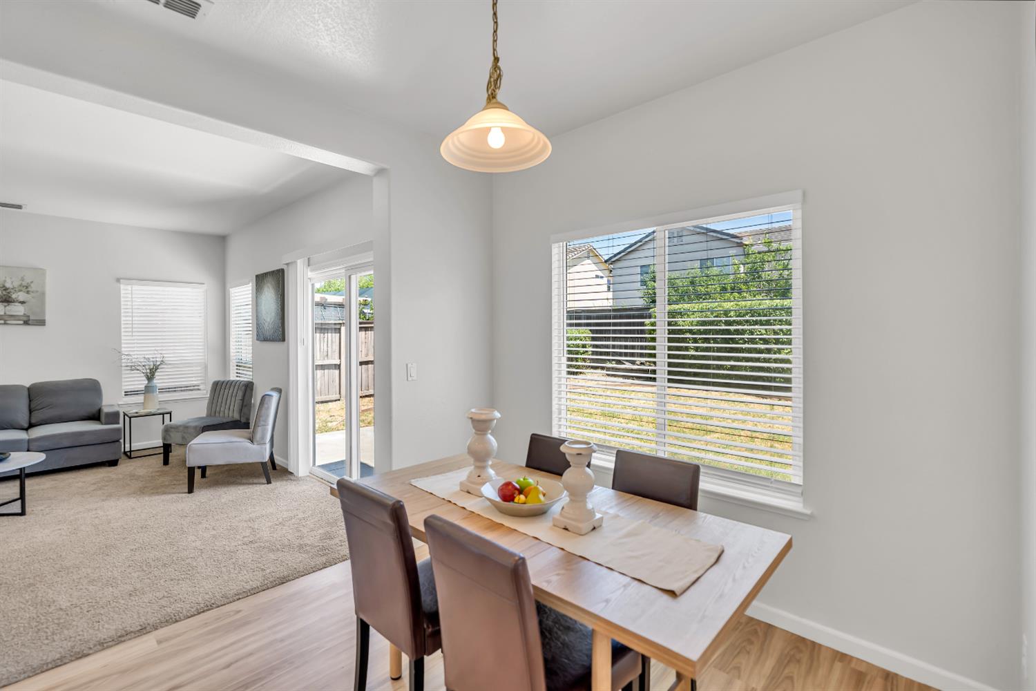 Detail Gallery Image 9 of 39 For 5342 Alvoca Way, Sacramento,  CA 95835 - 5 Beds | 3 Baths