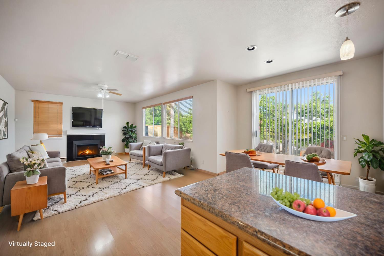 Detail Gallery Image 11 of 39 For 6307 Brook Hollow Cir, Stockton,  CA 95219 - 5 Beds | 3 Baths