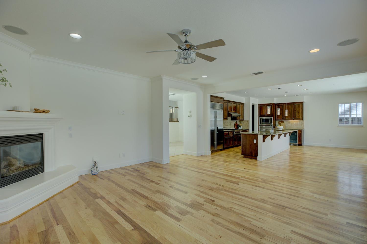 Detail Gallery Image 12 of 43 For 2229 Eastwood Dr, Roseville,  CA 95747 - 4 Beds | 3 Baths