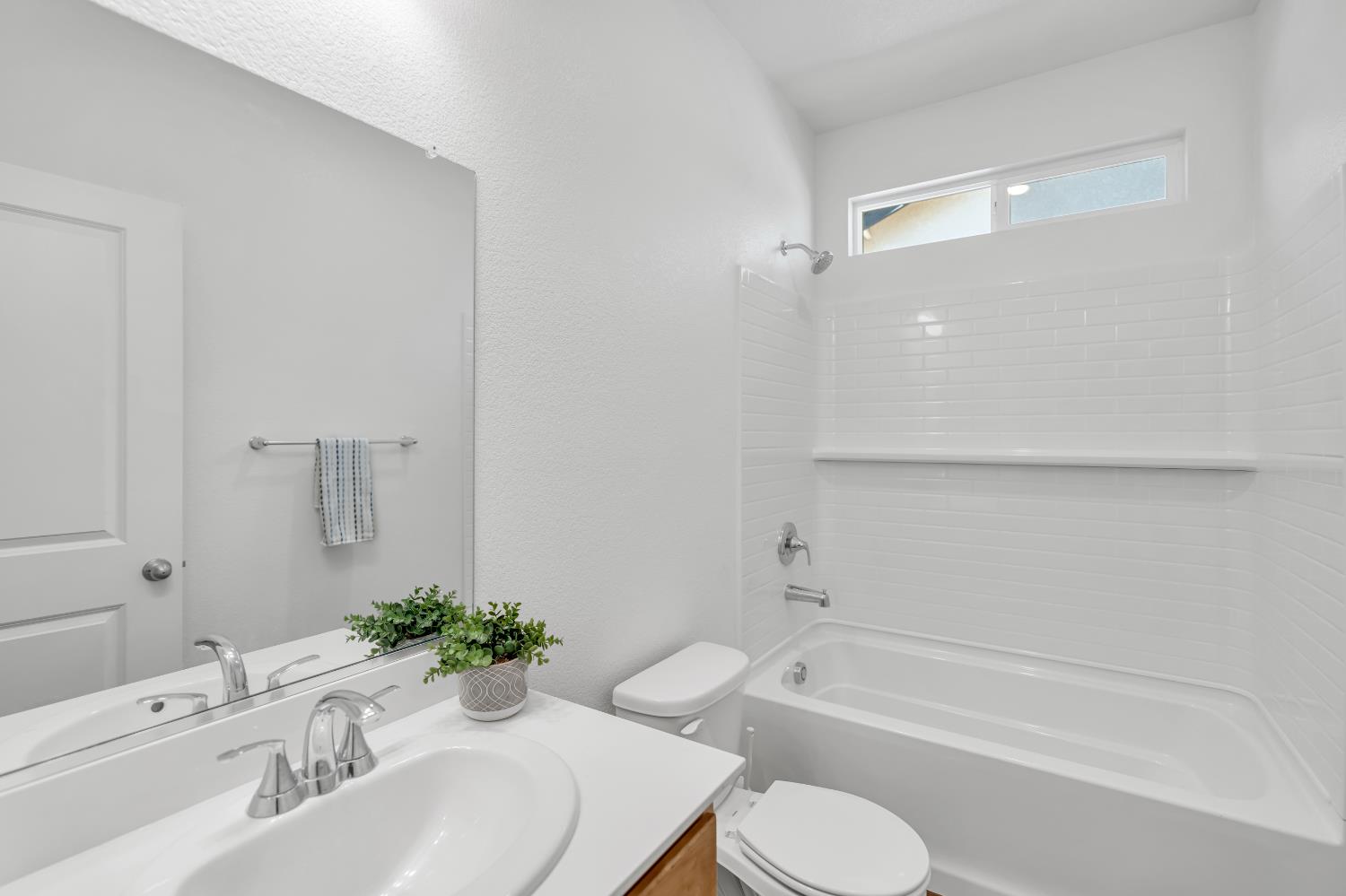 Detail Gallery Image 8 of 38 For 10109 Zane Way, Elk Grove,  CA 95757 - 3 Beds | 2 Baths
