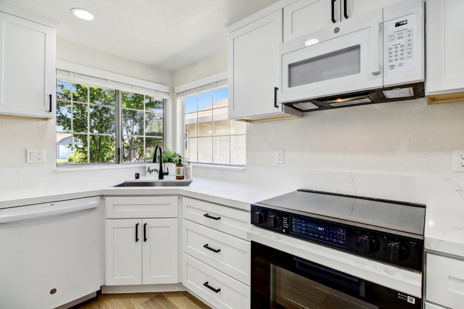 Detail Gallery Image 20 of 43 For 8135 Traver Ct, Sacramento,  CA 95828 - 3 Beds | 2 Baths