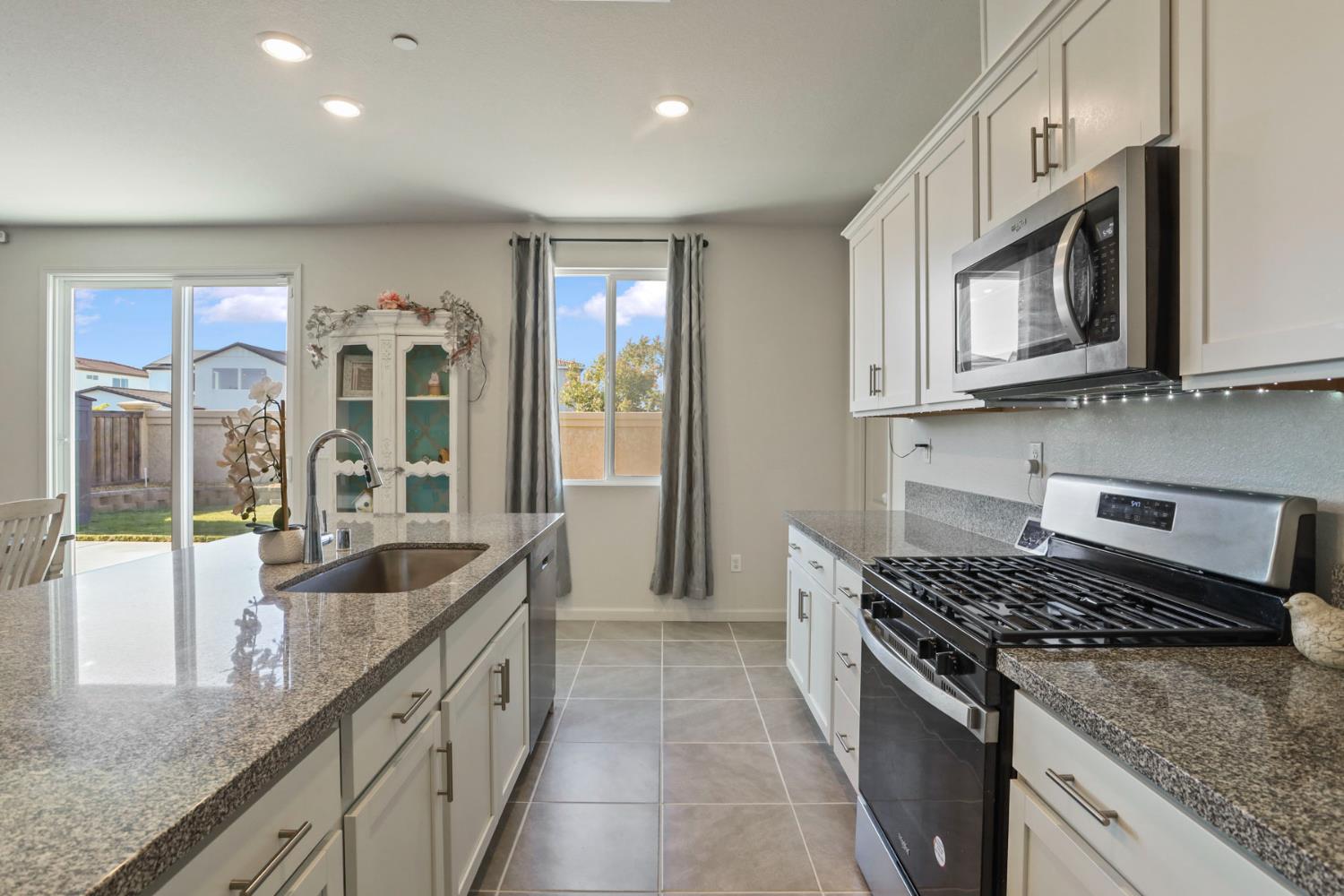 Detail Gallery Image 20 of 64 For 6925 Foraker Dr, Stockton,  CA 95219 - 5 Beds | 3/1 Baths