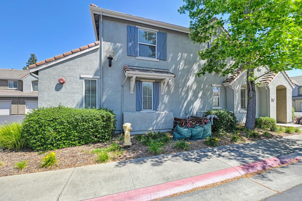 Detail Gallery Image 2 of 31 For 1301 Dante Cir, Roseville,  CA 95678 - 2 Beds | 2/1 Baths
