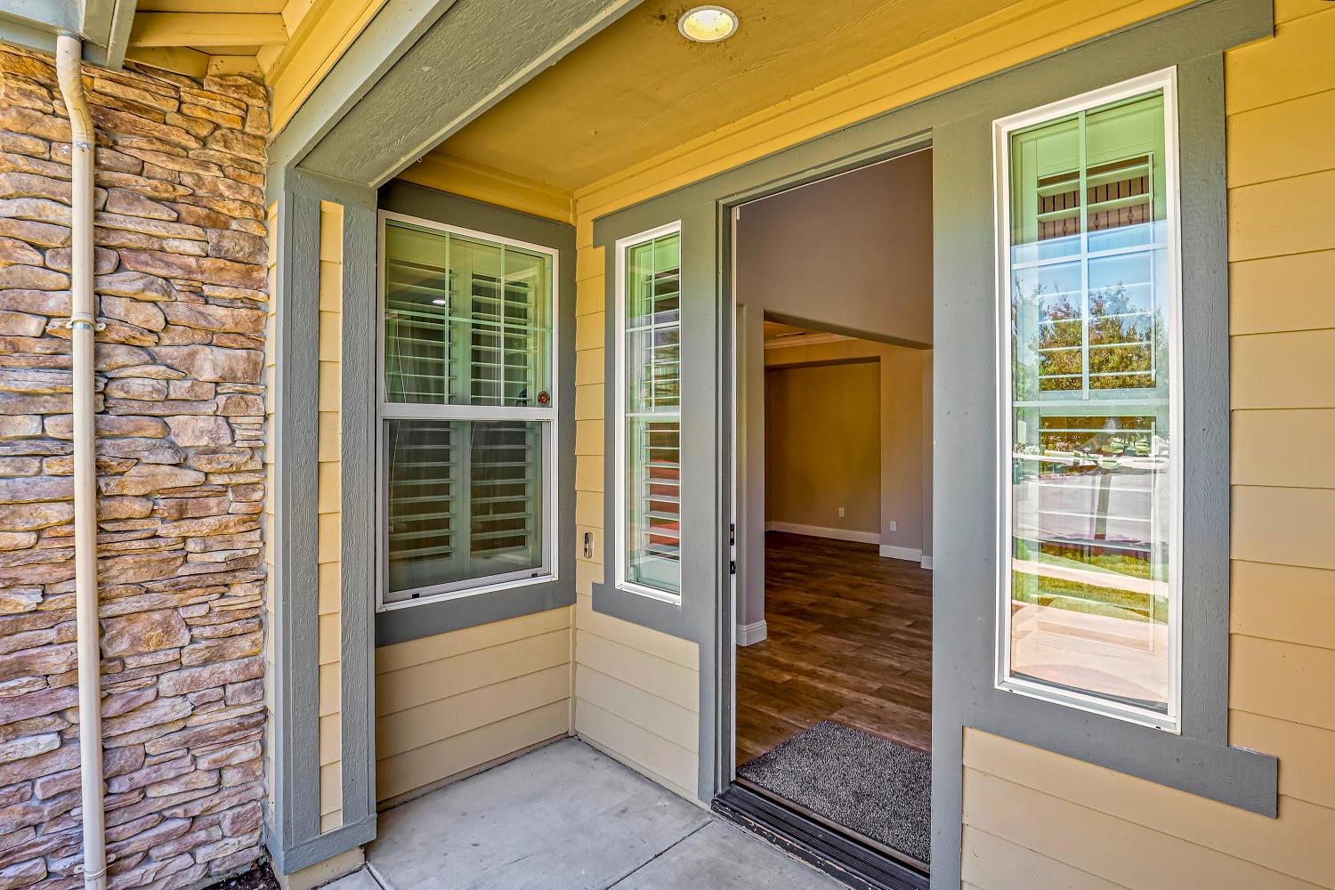 Detail Gallery Image 10 of 80 For 5806 Lagrande Way, Stockton,  CA 95219 - 4 Beds | 3 Baths